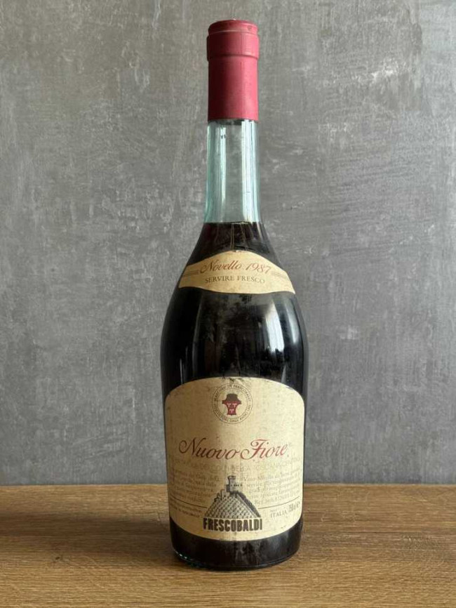 Вино Frescobaldi Nuovo Fiore 1987 года. Вино Frescobaldi Nuovo Fiore 1987 года.