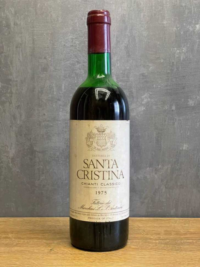 Вино Fattoria di Santa Cristina Chianti Classico 1975 года Вино Fattoria di Santa Cristina Chianti Classico 1975 года
