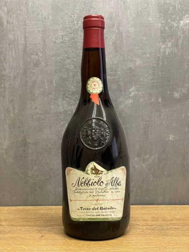Вино Terre del Barolo Nebbiolo d’Alba 1971 года Вино Terre del Barolo Nebbiolo d’Alba 1971 года