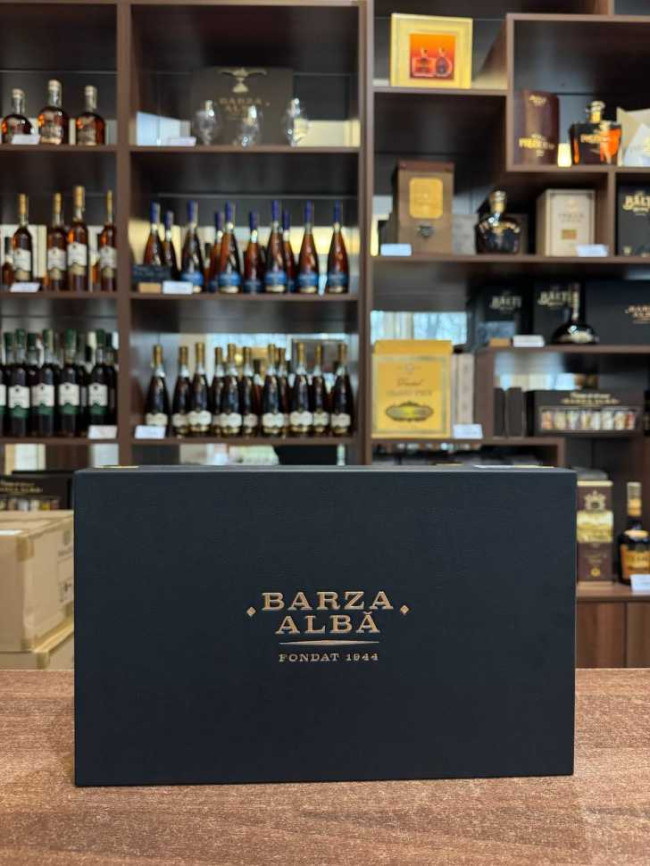Набор коньяков "Barza Alba" 6 штук. 50 мл. Набор коньяков "Barza Alba" 6 штук. 50 мл.
