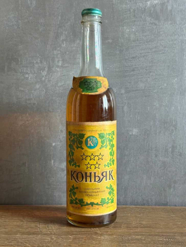 Украинский "5 звезд"  28.05. 1976 года розлива. Одесский з-д. 0,5 л. СССР.