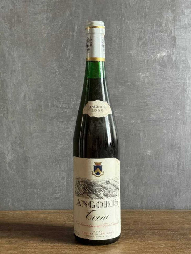 Вино Tenuta di Angoris Tocai 1969 года. Вино Tenuta di Angoris Tocai 1969 года.