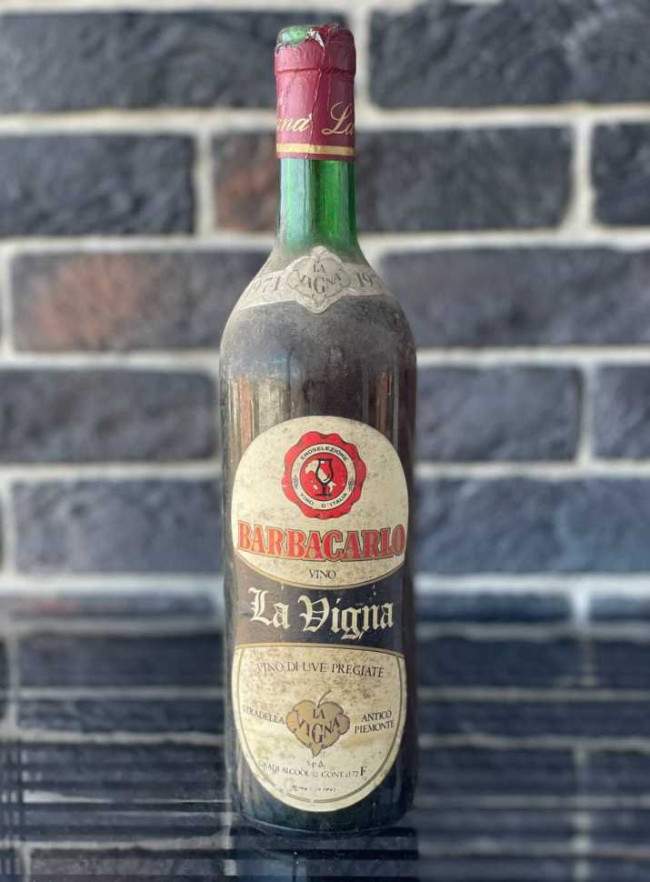 Вино Barbacarlo La Vigna 1971 года урожая Вино Barbacarlo La Vigna 1971 года урожая